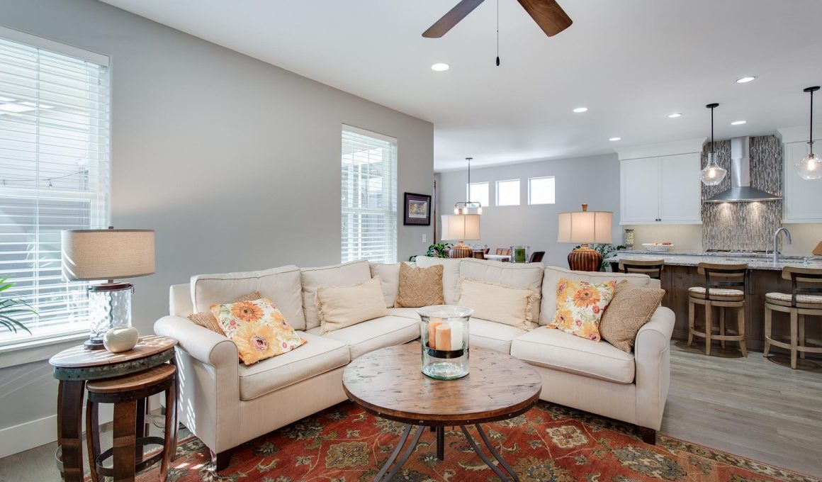 How to Decorate a Couch Table